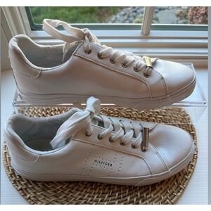 Tommy Hilfiger Women's Faux Leather Sneakers Lustern Style Shoes - size 8